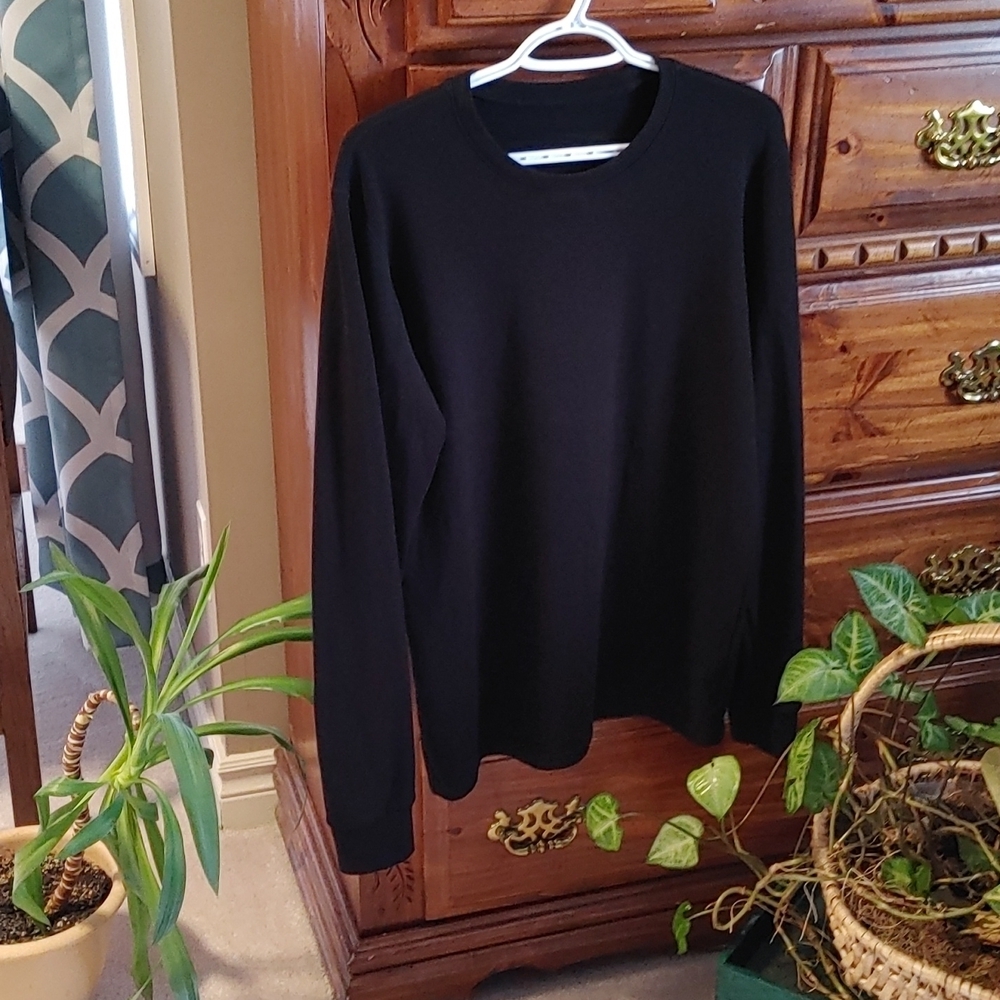 🍁Heattech Men's Medium black long sleeve thermal top